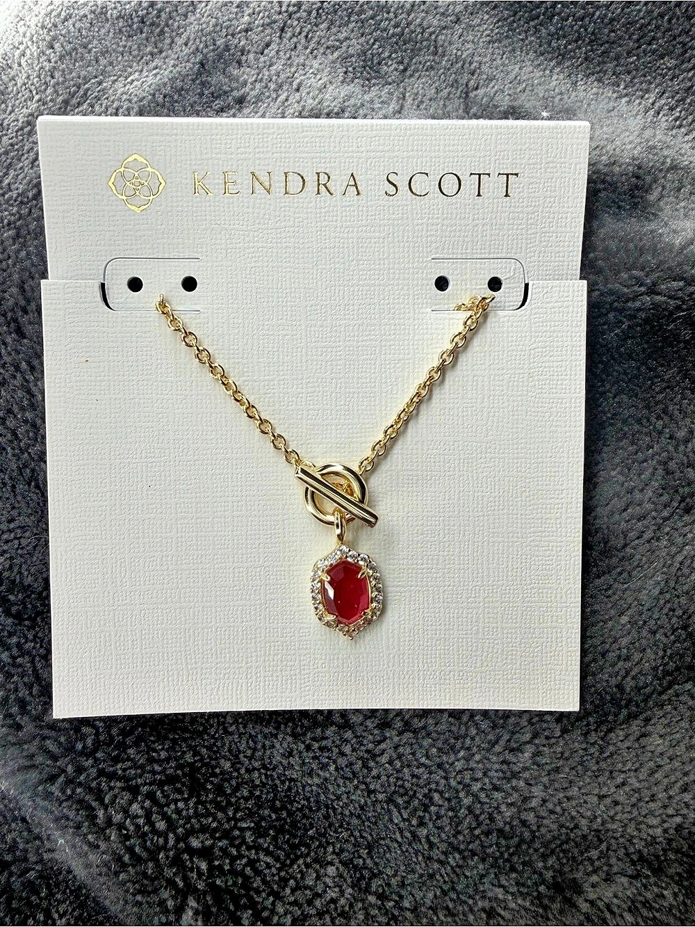 NWT Kendra Scott Daphne Crystal Frame Gold Toggle Necklace Gold & Red